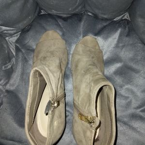 Size 9 toeless bootie